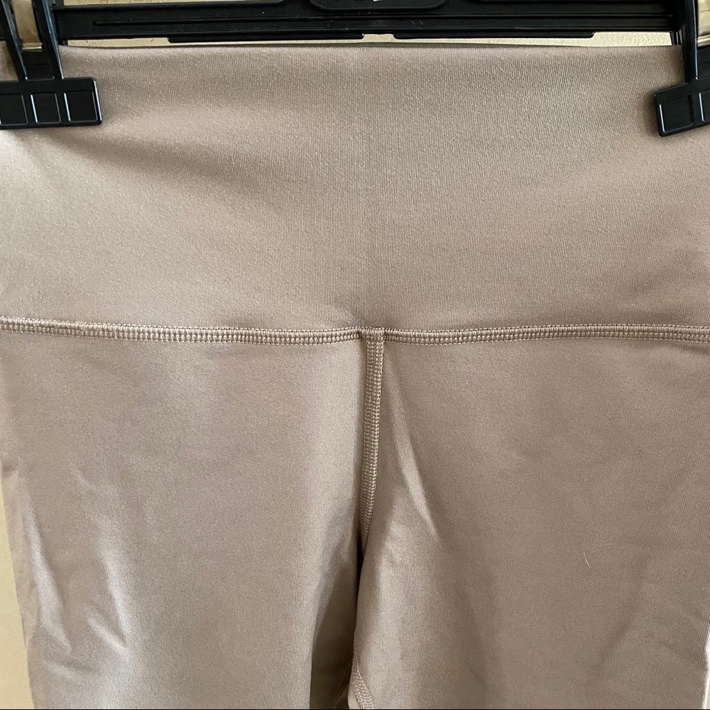 High-Waist Airbrush Capri - Picture 6 of 13